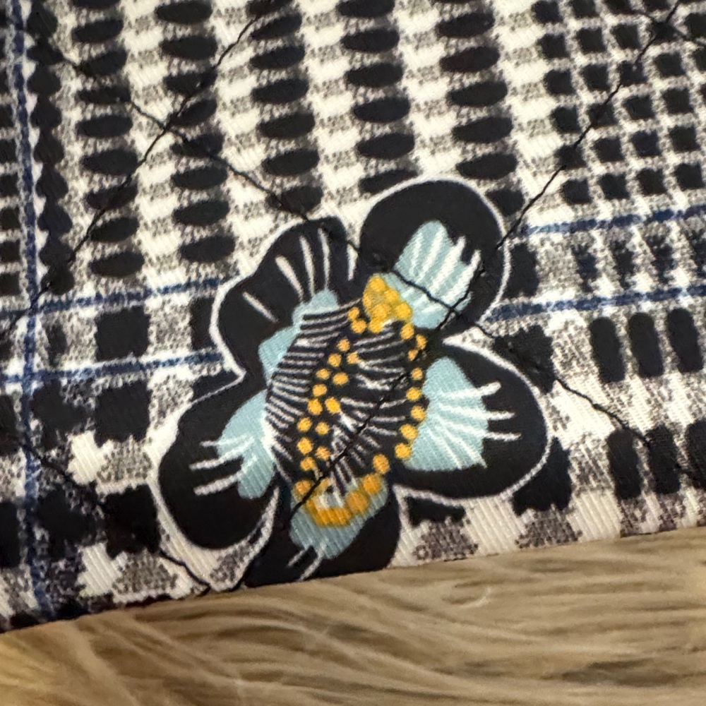 Vera Bradley Black and White Floral ID Holder 🔥 - Picture 6 of 6